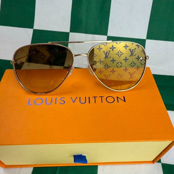 Authentic Louis Vuitton Pilote Sunglasses in gold - Picture 1 of 5